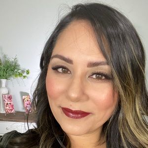 Meet your Posher, Yadira